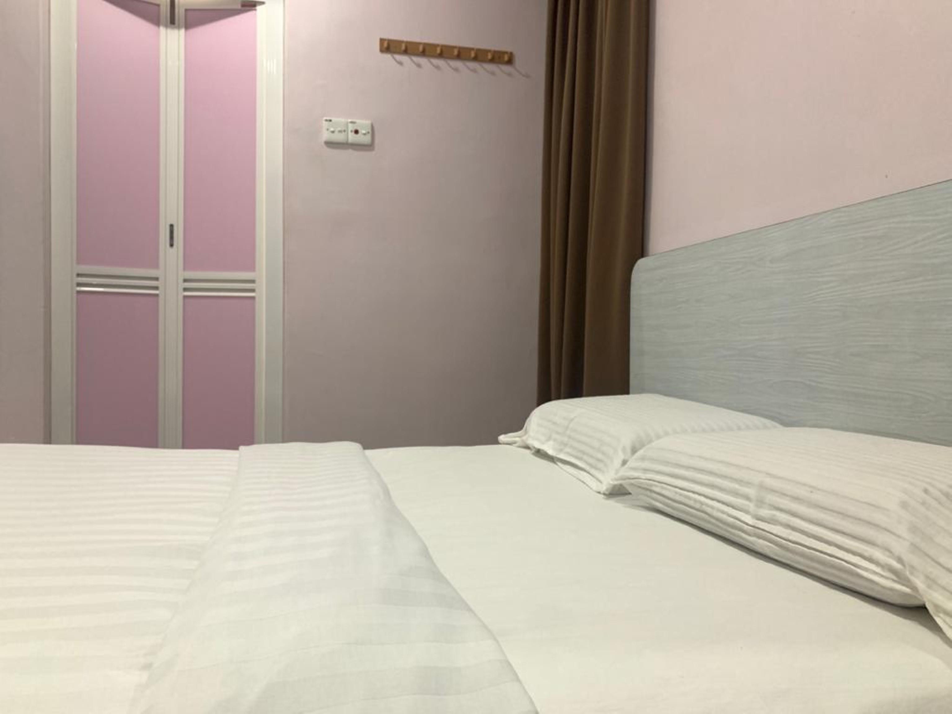 Oyo 89877 Sun Triang Hotel Kampong Kerayong Exteriér fotografie