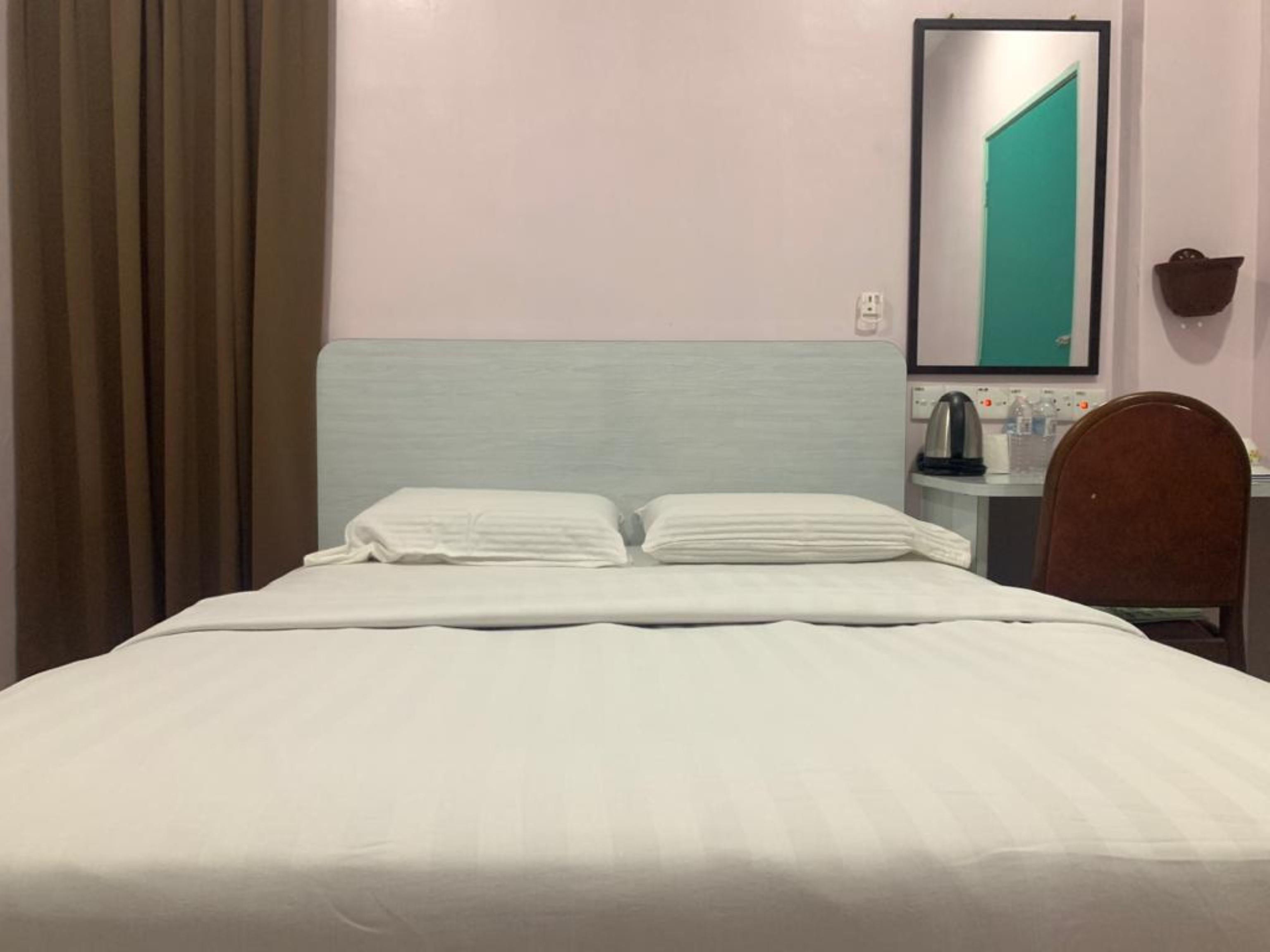 Oyo 89877 Sun Triang Hotel Kampong Kerayong Exteriér fotografie