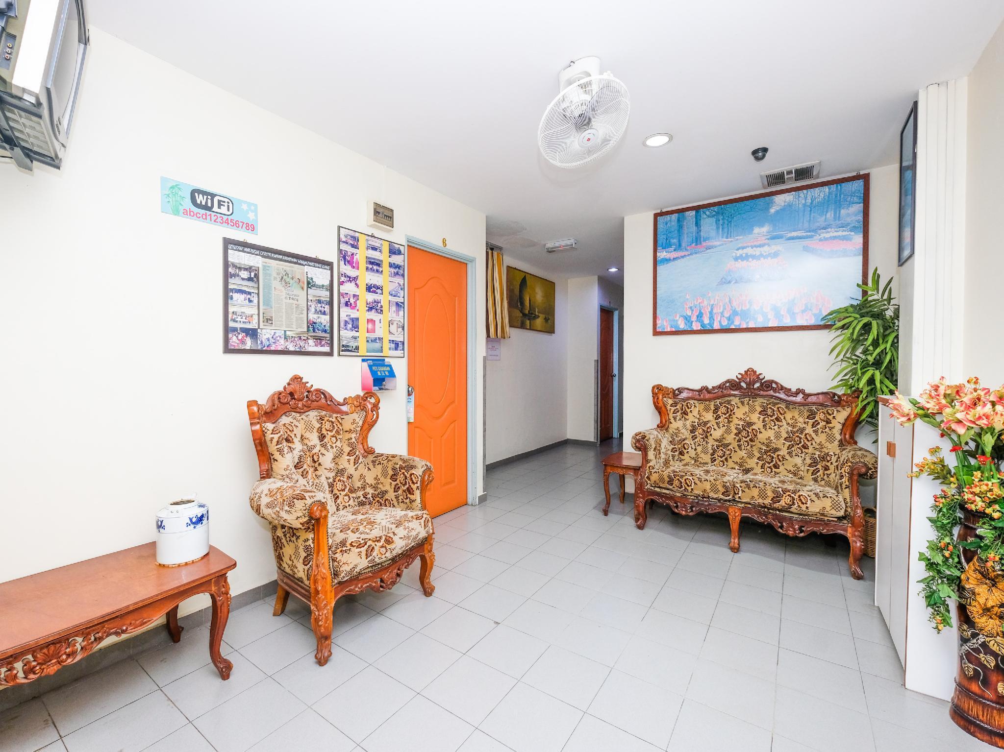 Oyo 89877 Sun Triang Hotel Kampong Kerayong Exteriér fotografie