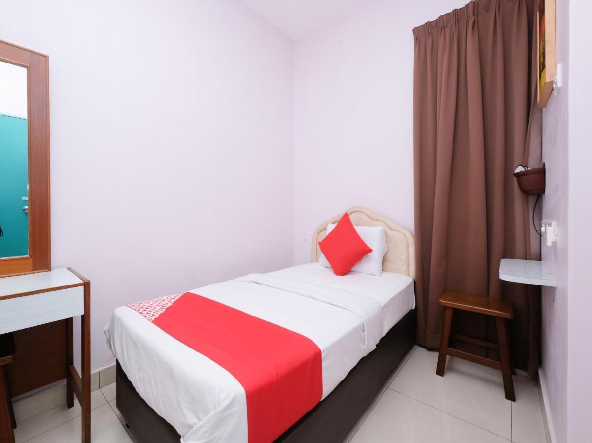 Oyo 89877 Sun Triang Hotel Kampong Kerayong Exteriér fotografie