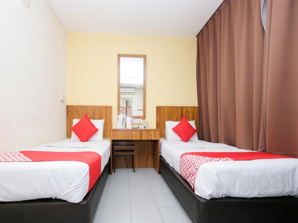Oyo 89877 Sun Triang Hotel Kampong Kerayong Exteriér fotografie