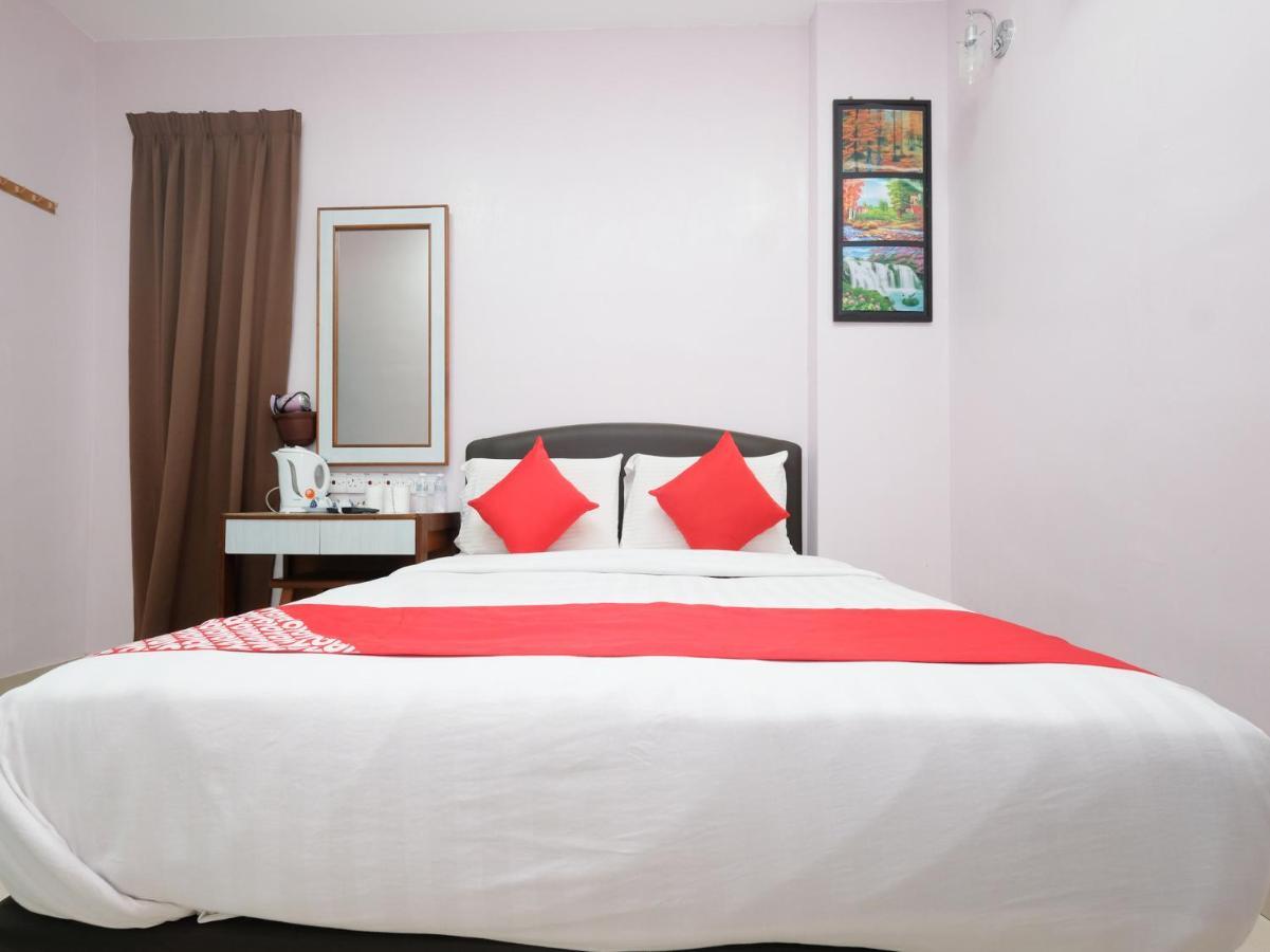 Oyo 89877 Sun Triang Hotel Kampong Kerayong Exteriér fotografie