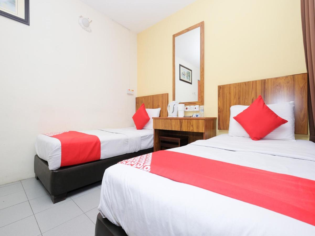 Oyo 89877 Sun Triang Hotel Kampong Kerayong Exteriér fotografie