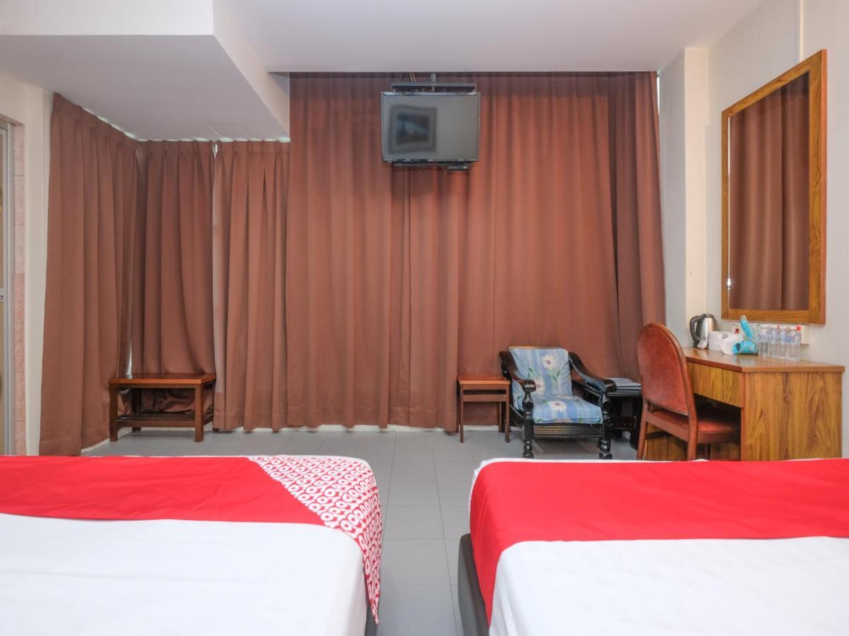 Oyo 89877 Sun Triang Hotel Kampong Kerayong Exteriér fotografie