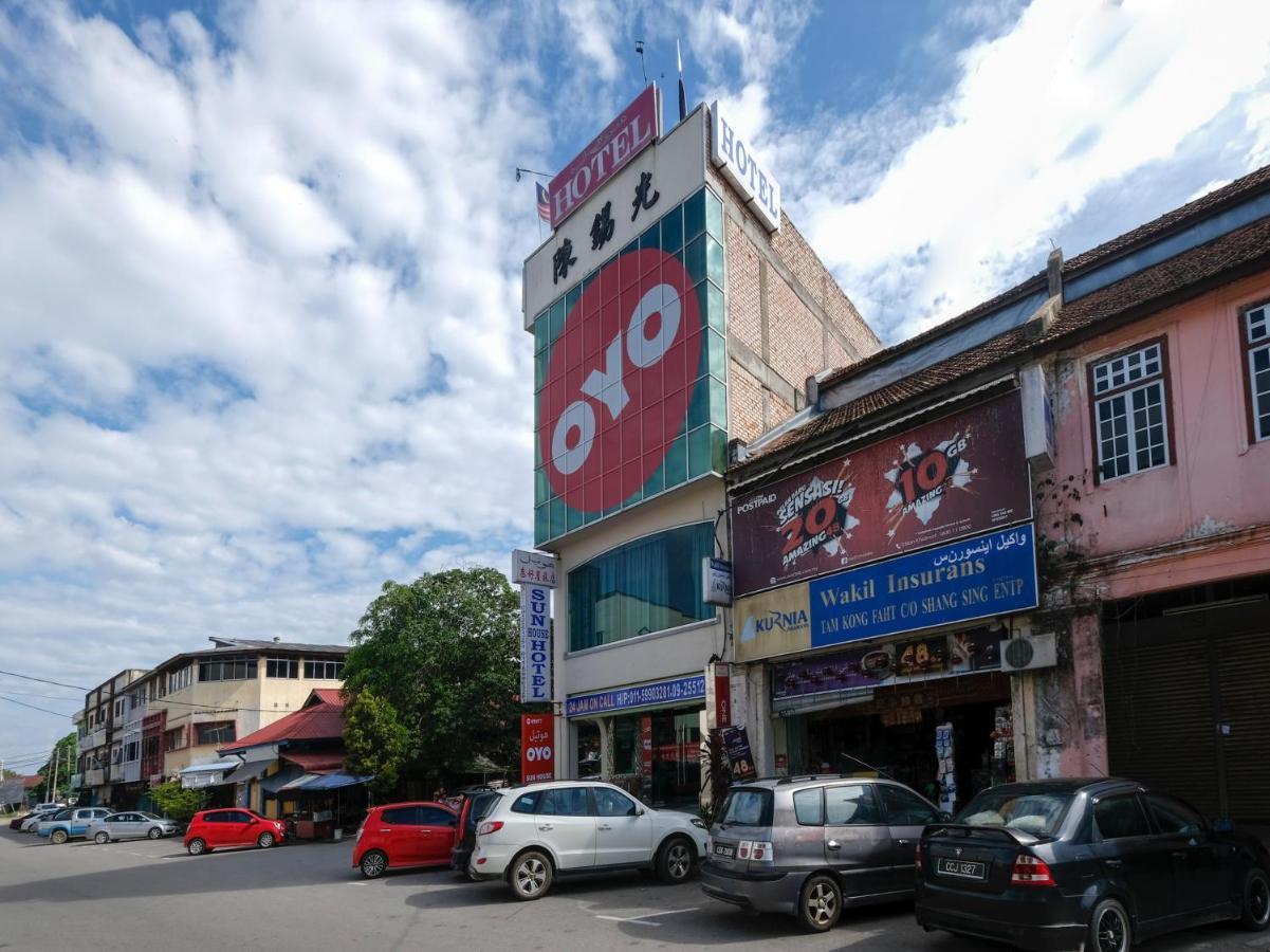 Oyo 89877 Sun Triang Hotel Kampong Kerayong Exteriér fotografie