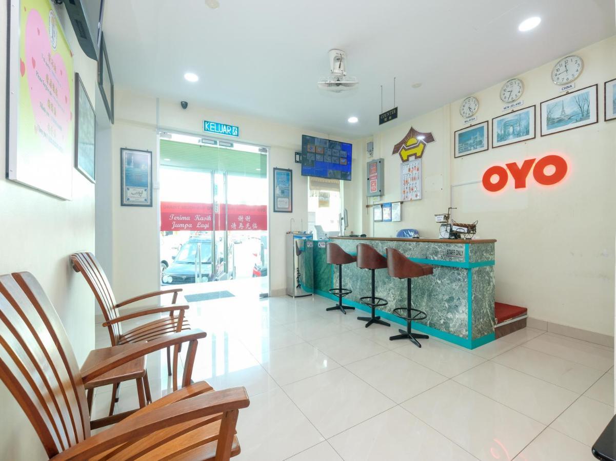 Oyo 89877 Sun Triang Hotel Kampong Kerayong Exteriér fotografie